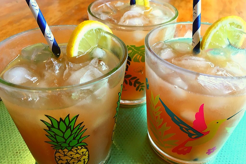 party drinks with straws, lemon and ice